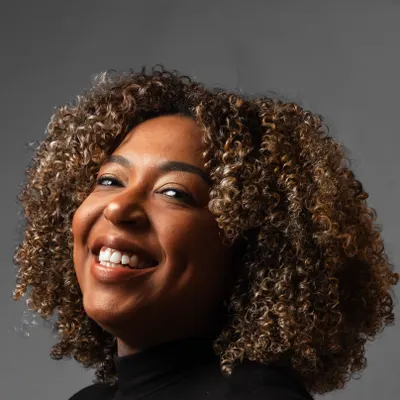 Nia Bennett, Relationships Writer